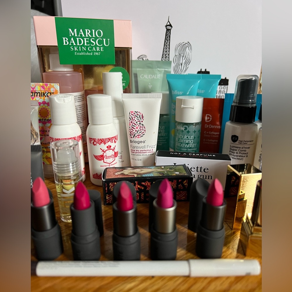Make-up, skin and hair care sampler (32+ items)